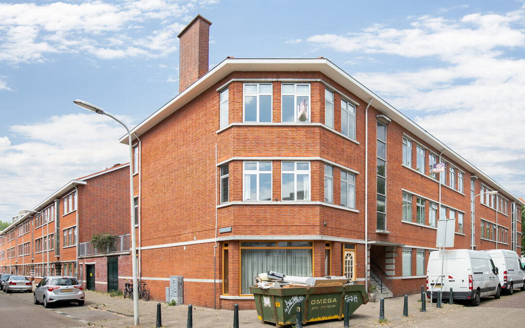 Binnenkort te koop ruim 4-kamer hoek-appartement met berging, in het hart van Den Haag.