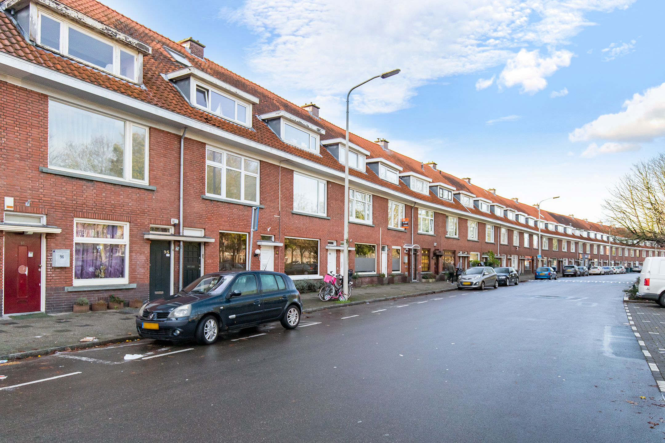 Dubbel bovenhuis te koop in Den Haag. Zoekt u een woning die volledig naar eigen smaak aan te passen is is deze woning in Den Haag iets voor u. De makelaar van Den Haag SMASH Makelaars. Dubbel bovenhuis Groenteweg Den Haag